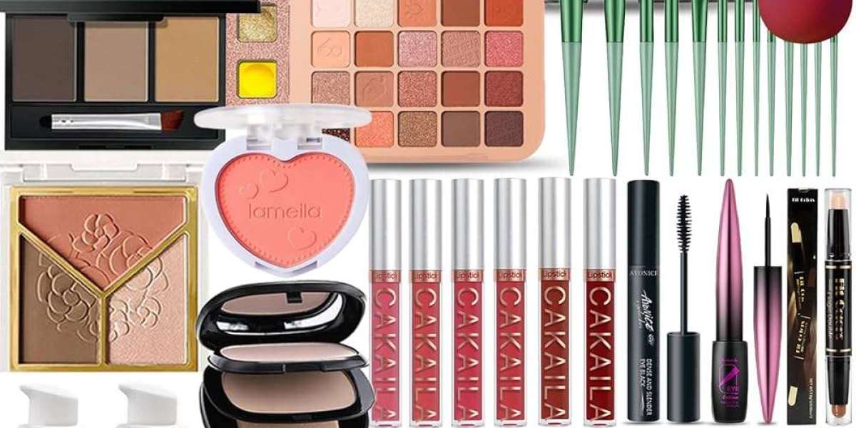 In-depth Analysis of Glitter Eyeshadow and Makeup Trends