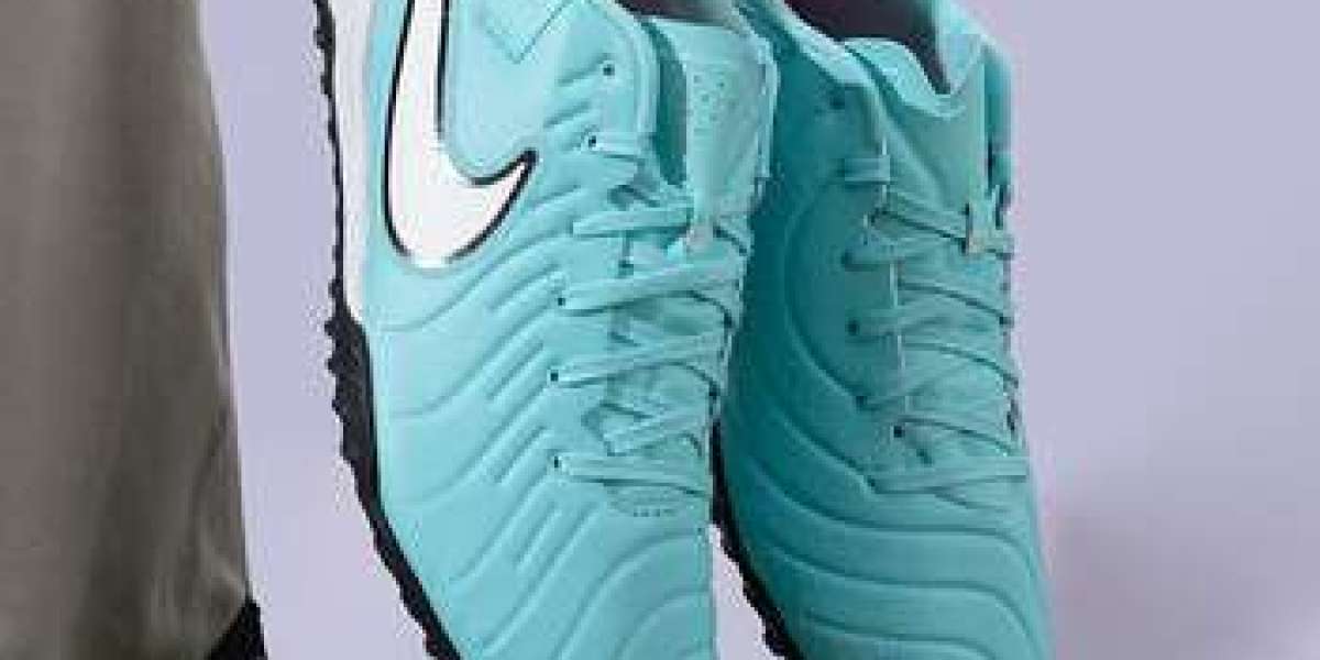 NIKE Mercurial Vapor 16 Academy รองเท้าฟุตซอลเด็ก: ความสะดวกสบายและประสิทธิภาพที่ยอดเยี่ยมสำหรับนักฟุตซอลรุ่นเยาว์