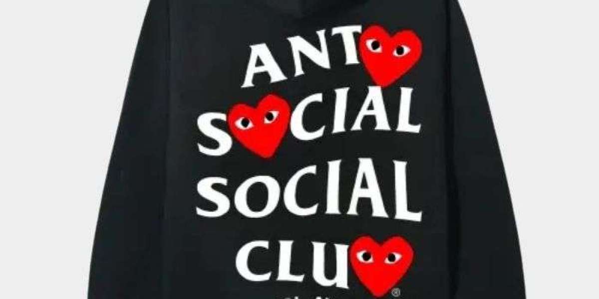 The Quiet Power of comme des garcons