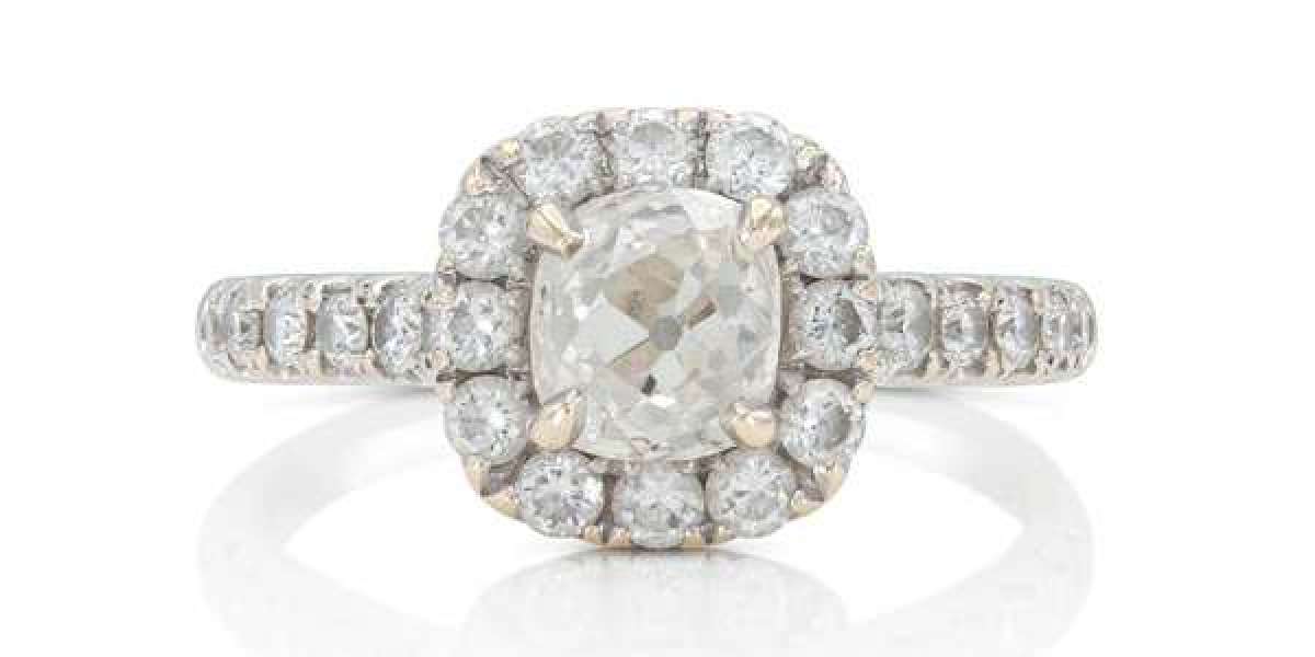 Modern Engagement Rings Designed for Contemporary Love Stories