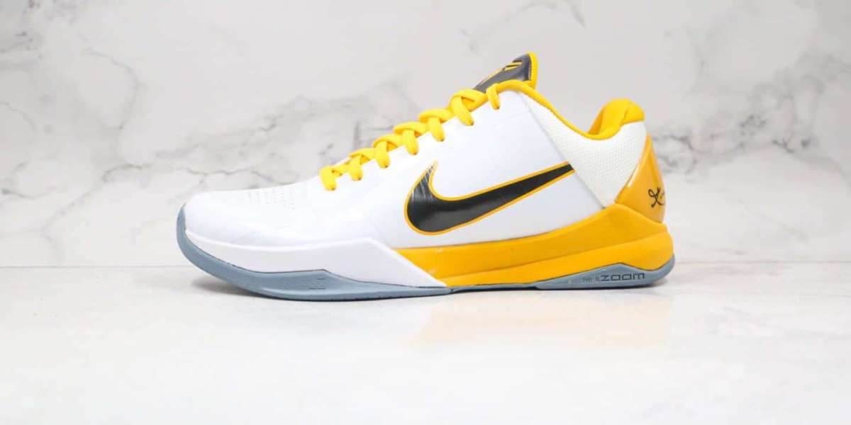 สนีกเกอร์ตัวท็อปแห่งปี! รวมรุ่นฮิตจาก Adidas และ Nike ที่สายแฟห้ามพลาด