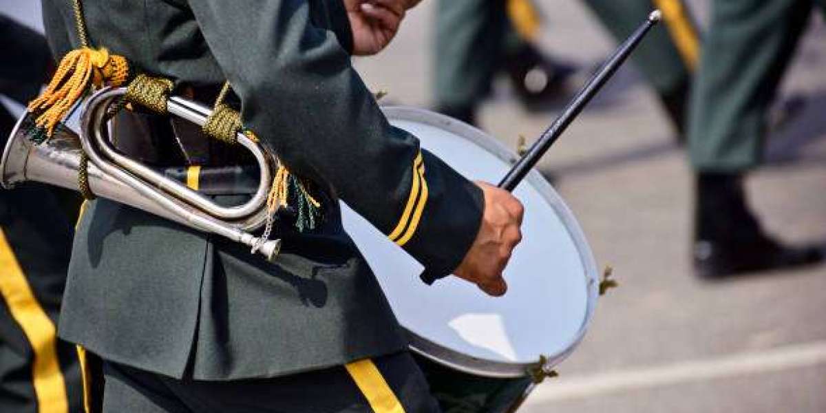 Airborne UHF Band Satcom as a Strategic Military Asset